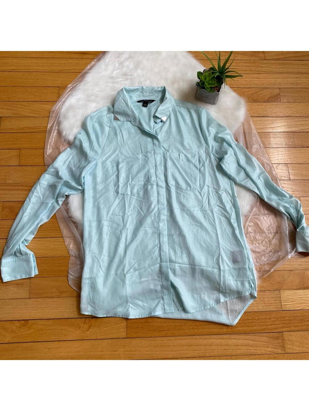 Rock & Republic Light Aqua Color Polyester Shirt Metal Collar Tips Size Small